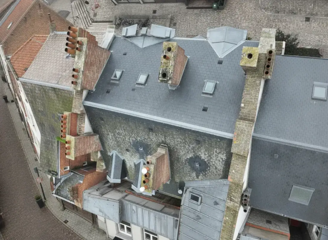Inspection de toiture par drone dans l'Indre-et-Loire Inspection de toiture par drone dans l'Indre-et-Loire